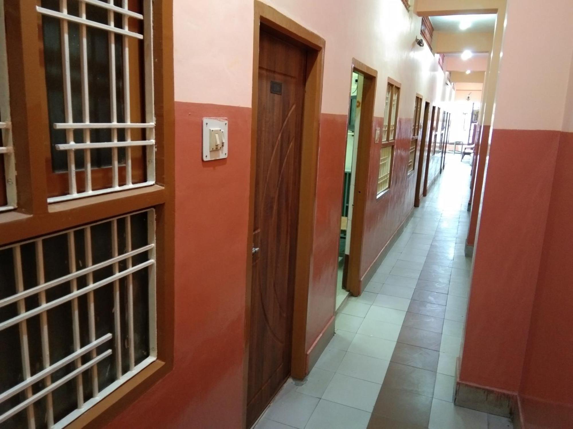 Hotel Sriram Lodge Tirupati Exterior photo