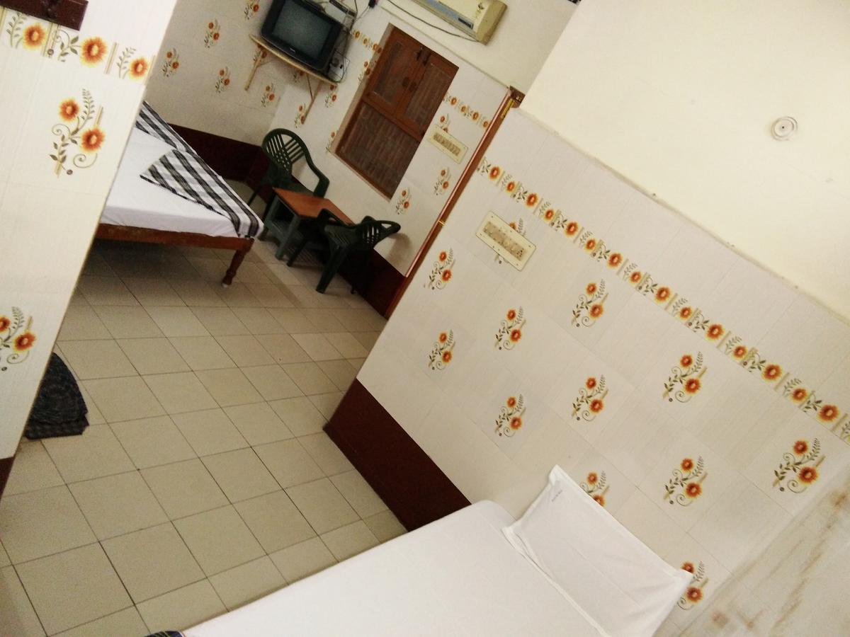 Hotel Sriram Lodge Tirupati Exterior photo